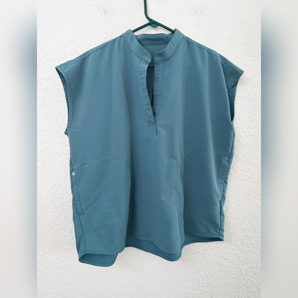 Figs Limited Edition Hydrogreen Rafaela Scrub Top - L